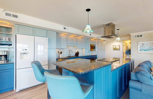 North Ocean City Condo | Luxury - penthouse beach condo with balcony, W/D, pools, gym, sauna, tennis & AC