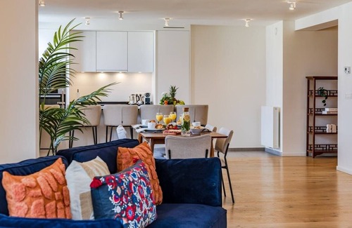 Etterbeek Apartment | Luxury Penthouse with Panoramic Views 3BR