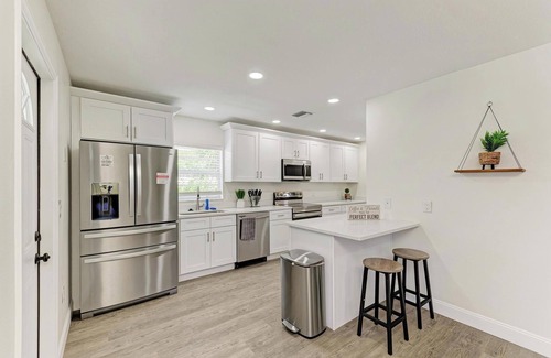 Tampa House | Luxury Pool Home Near Stadium - BBQ GRILL- FIREPIT☆n