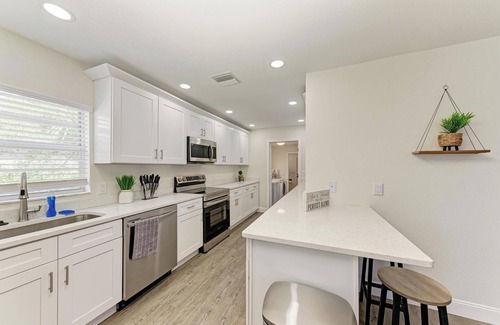 Tampa House | Luxury Pool Home Near Stadium - BBQ GRILL- FIREPIT☆n