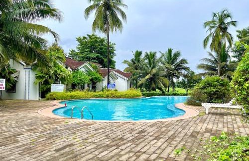 Siolim Apartment | Luxury Pool Side Studio With Private Balcony