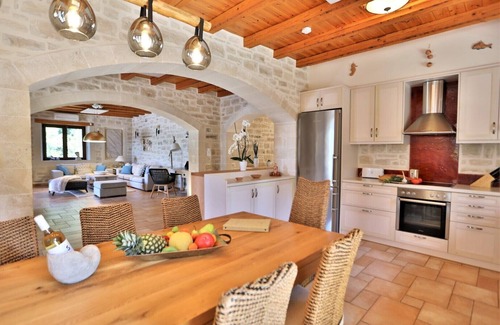 Atsipópoulon Villa | Luxury pool villa, sea view, garden, Crete, close to the beach, heated pool