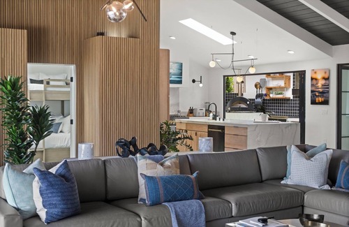 Del Mar Heights House | Luxury Poolside Estate Outdoor Living Views 5 Minutes to Beach