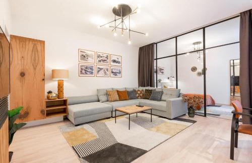 Inner City Budapest Apartment | Luxury Presidential Suite in The Absolute Center