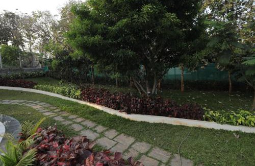 Denkanikota House | Luxury Private Pool Villa with Jacuzzi Bangalore - Kerala House