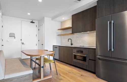 Rainey Street Historic District Condo | Luxury Rainey Street Condo w/Balcony