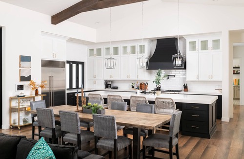 Sweetwater Street East House | Luxury Redefined: Limitless Oasis 7 BR w/pickle-ball, spa, and more!