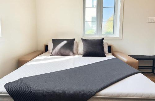 Boischatel Apartment | Luxury & Relaxation - 1BR 4 people with Hot tub & Free Parking