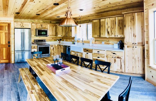 Show Low Cabin | Luxury Remote Cabin on the national forest, HUGE Game room, Hot Tub & more