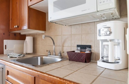Oro-Medonte Apartment | Luxury Resort Stay with Pool Jacuzzi and Balcony