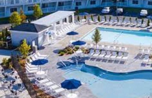 West Yarmouth Resort | Luxury Resort with Restaurants , 5 minutes to the beach