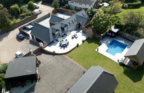 Deal House | Luxury retreat 32c pool jacuzzi games bar oasis