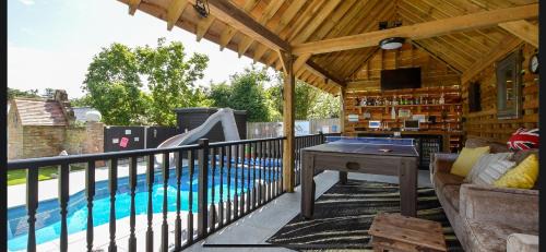 Deal House | Luxury retreat 32c pool jacuzzi games bar oasis