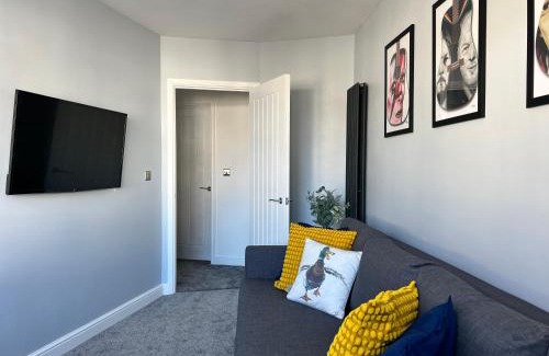 Southend-on-Sea House | Luxury Retreat Beach House - Sleeps 6