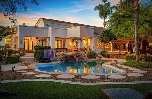 Pinnacle Peak House | Luxury retreat | massages, pool, golf, sunsets, movie, games.