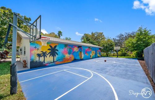 Largo House | Luxury Retreat: Pool Games Basketball More