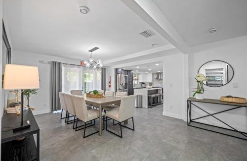 Largo House | Luxury Retreat: Pool Games Basketball More