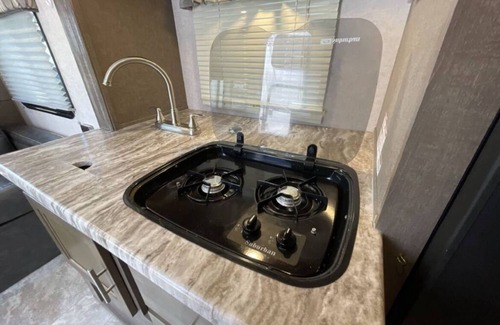 Spring Hill House | Luxury Retreat RV with AC&Heat