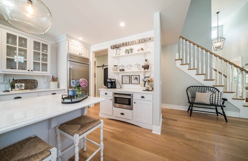 West Wing Estates House | Luxury Retreat w/Pool, Hot Tub, Outdoor Kitchen & Fire Pit