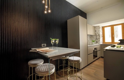 Rione III Colonna Apartment | Luxury Rhome
