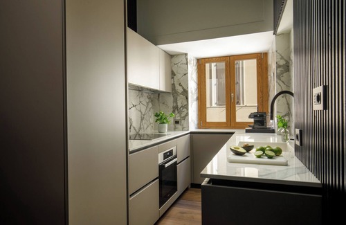 Rione III Colonna Apartment | Luxury Rhome