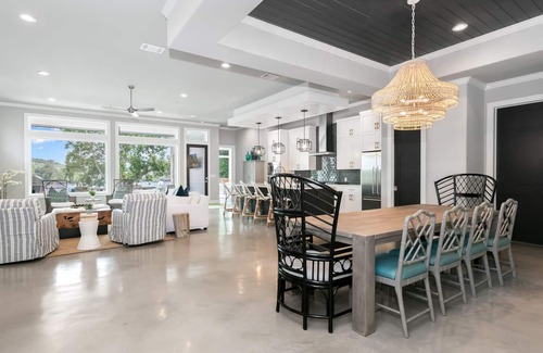 Kingsland Villa | Luxury Riverside Villa w/Dock and Waterslide
