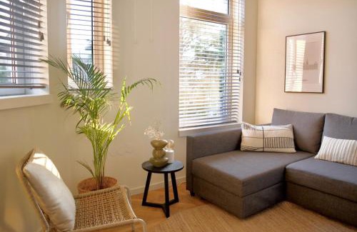 IJsselbuurt House | Luxury room with private bathroom on great location.