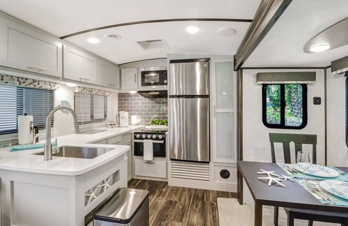 Central Naples House | Luxury RV experience w/all the amenities in central Naples!