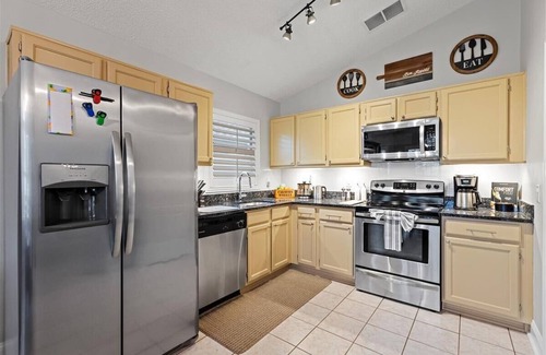 Windward Cay House | Luxury Sanctuary❤ Heated Pool ❤ 15 min to Disney