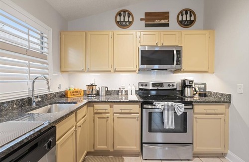 Windward Cay House | Luxury Sanctuary❤ Heated Pool ❤ 15 min to Disney