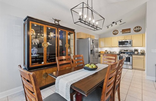 Windward Cay House | Luxury Sanctuary❤ Heated Pool ❤ 15 min to Disney