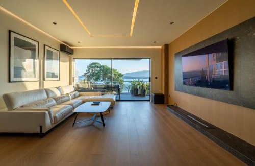 Volos City Centre Apartment | Luxury Sea View 2BR Apt - Balcony & Free Parking