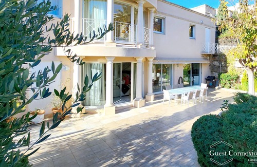 Roucas-Blanc Villa | Luxury Sea View A/C beach access