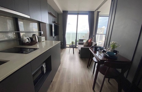Pratumnak Hill Condo | Luxury Sea View - High Floor