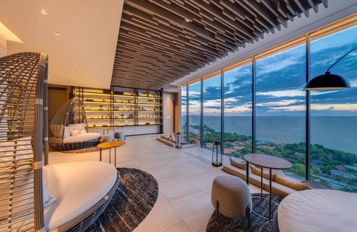 Pratumnak Hill Condo | Luxury Sea View - High Floor