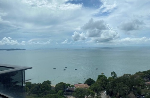Pratumnak Hill Condo | Luxury Sea View - High Floor