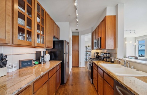 Downtown Seattle Condo | 🚢Luxury Seattle Waterfront Walk to Cruise Ship & Pike Place -Waterfront Views🎡