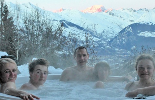 Montchavin Ski Chalet | Luxury ski-in Catered Chalet in Paradiski. Hot Tub with Stunning View. Sauna.
