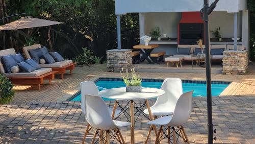Northcliff House | Luxury solar powered villa with pool and sauna in Northcliff