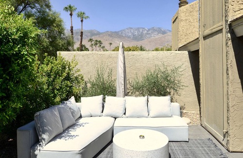 Sonora Sunrise Condo | Luxury South Palm Springs Designer-Renovated Condo Home