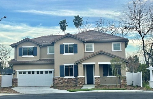 Pomona House | Luxury Spa Resort: Pool, Jacuzzi, Sauna, Waterfalls, Koi Pond, Putting Greens