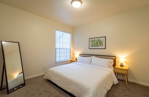 Midvale Apartment | Luxury spacious 2 King Bd, 2Ba w/hot tub, gym, garage