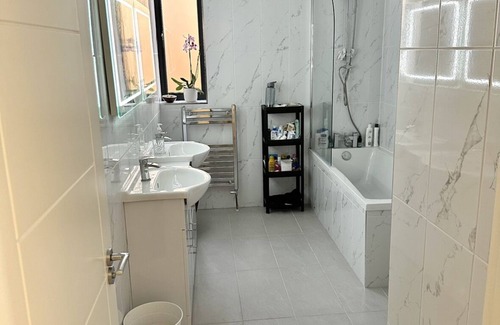 Tottenham Apartment | Luxury & spacious apartment, quick links to central london, tottenham stadium