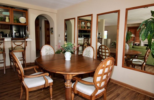 Avalon Villa | Luxury Spacious Serene Villa in Hamilton Cove 13-36