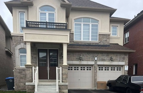 Brampton House | Luxury Stay 4 Bedroom Home
