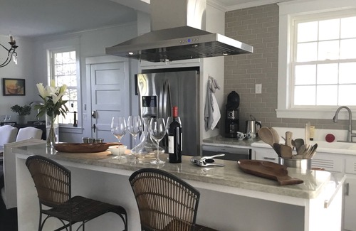Cobham House | Luxury Stay on Flower Farm by Wineries Near Charlottesville-Pet-Friendly