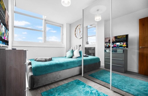 Brierley Hill Apartment | Luxury stay with scenic views
