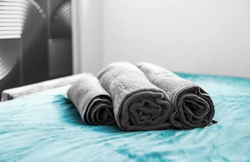 Brierley Hill Apartment | Luxury stay with scenic views