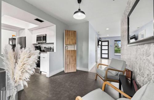 Fort Lauderdale House | Luxury Stay with Filtered Water & Pet-Friendly Fun