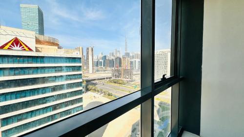 Business Bay House | Luxury Studio Apartment Palm View with Big Balcony Free Parking by Belvilla
